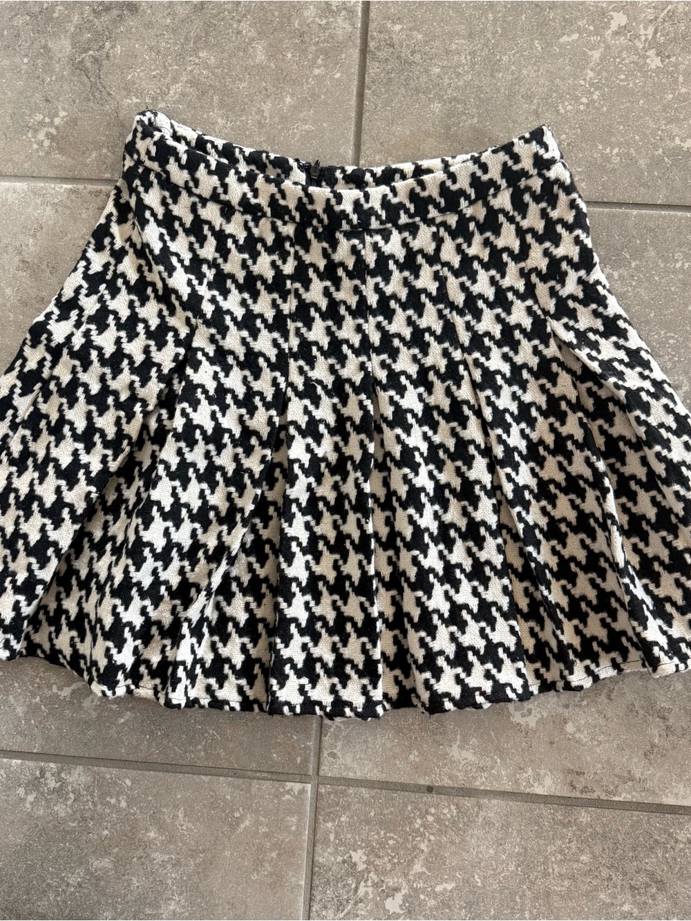 Vici Black & White Houndstooth Circle Skirt